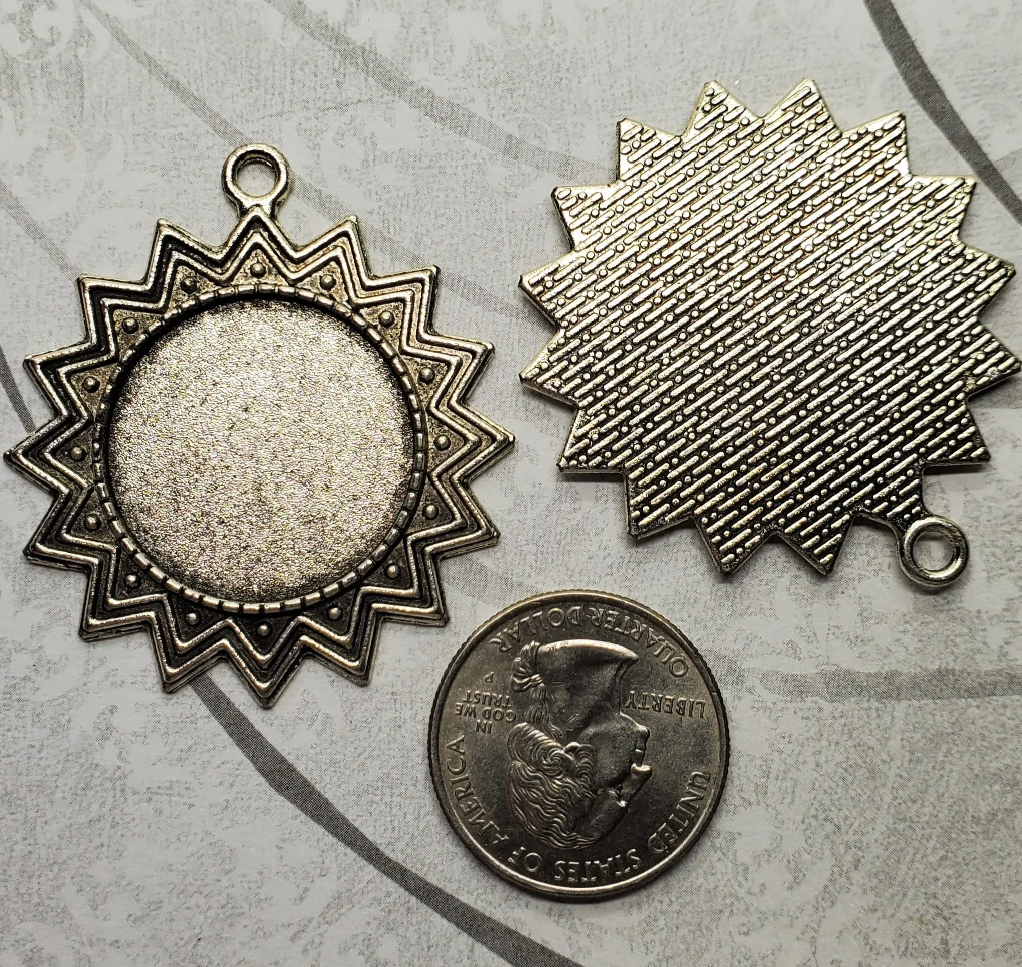 25mm Antique Silver Starburst Sunshine Settings (2) - L1070