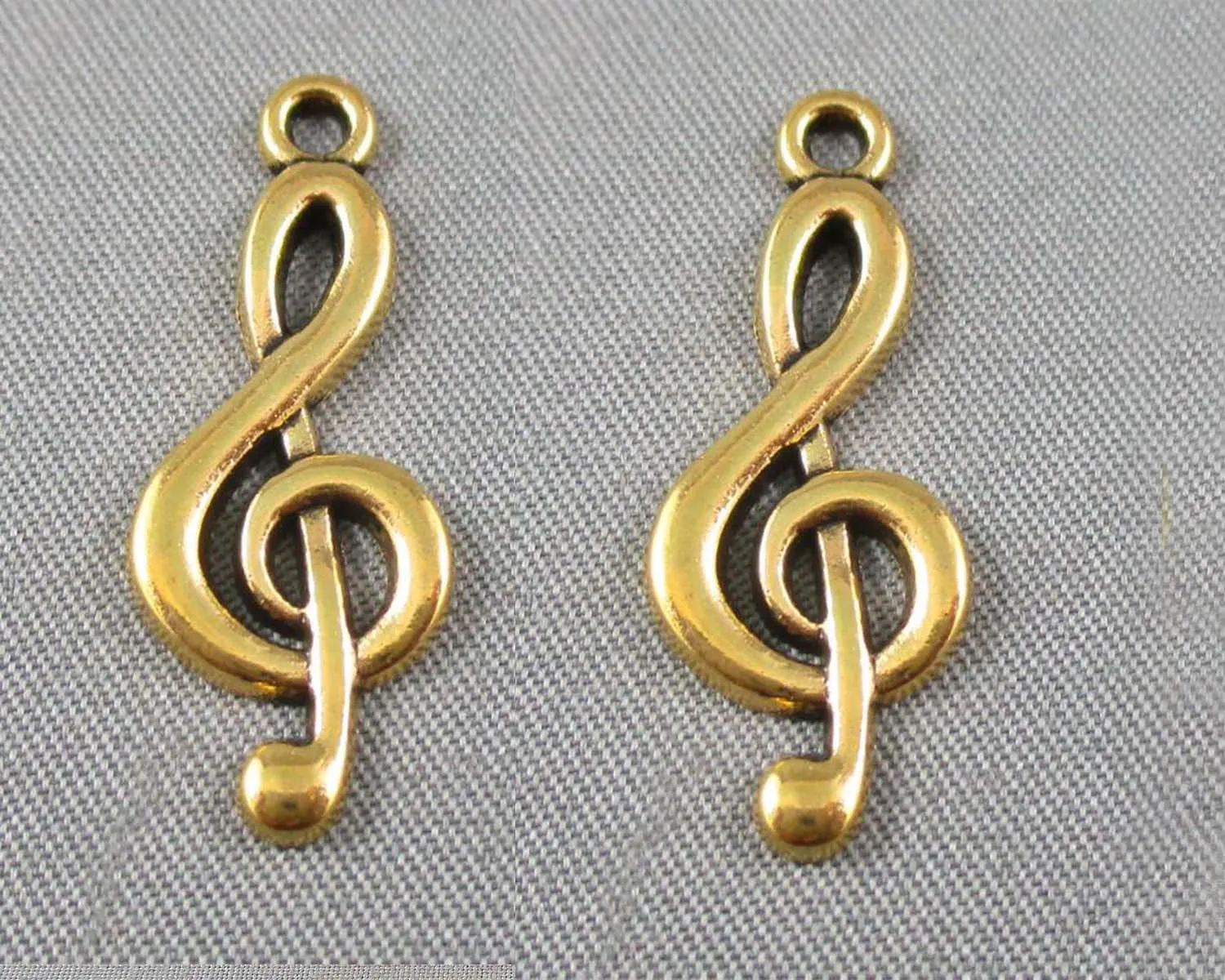 50% OFF!! Treble Clef Charms Gold Tone 16pcs (1564)