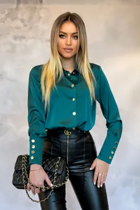 Camicia elegante satinata verde smeraldo con polsini alti e bottoni dorati