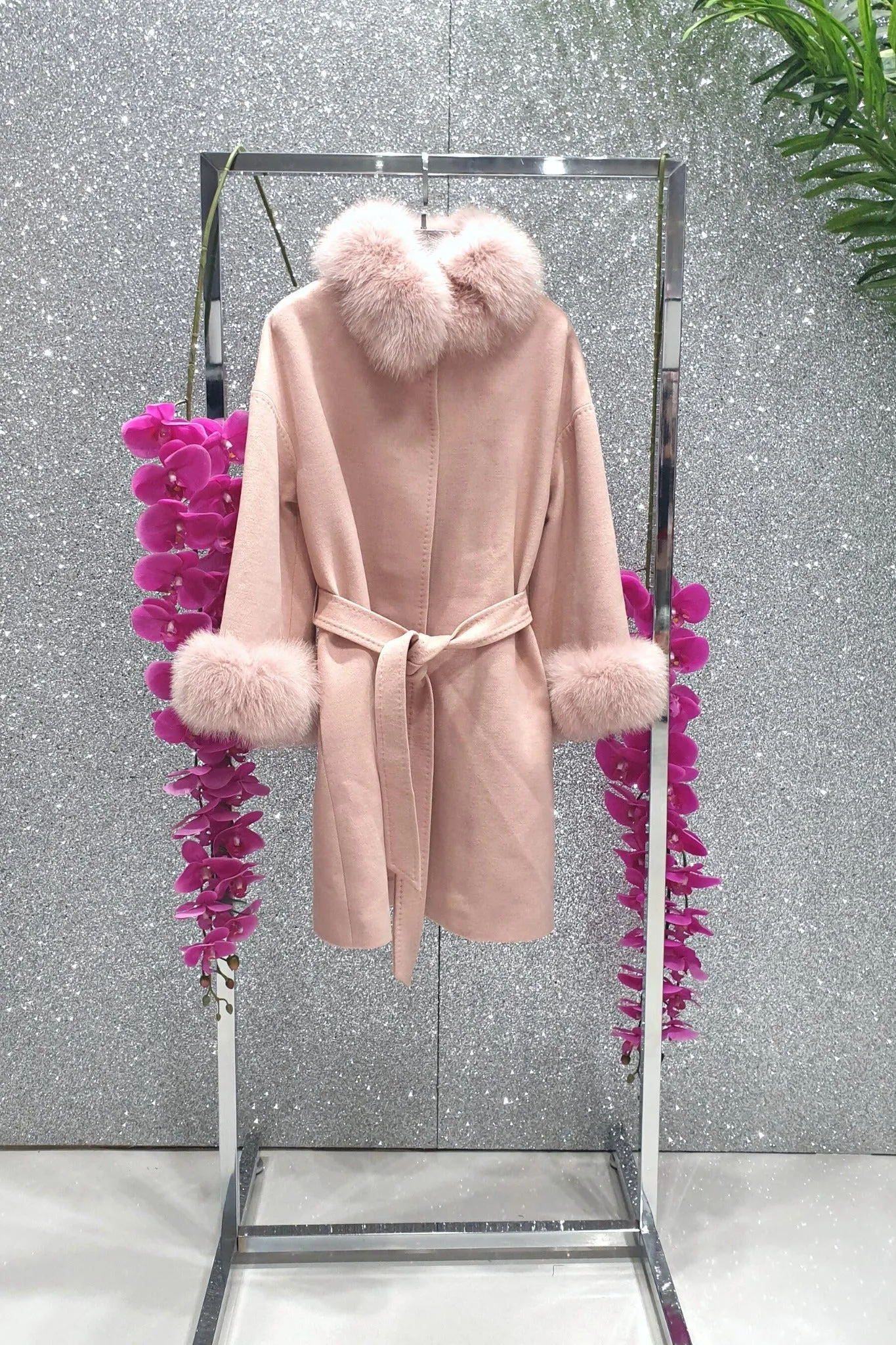 Cappotto in lana cashmere rosa invernale foderato con collo e polsi in pelo naturale