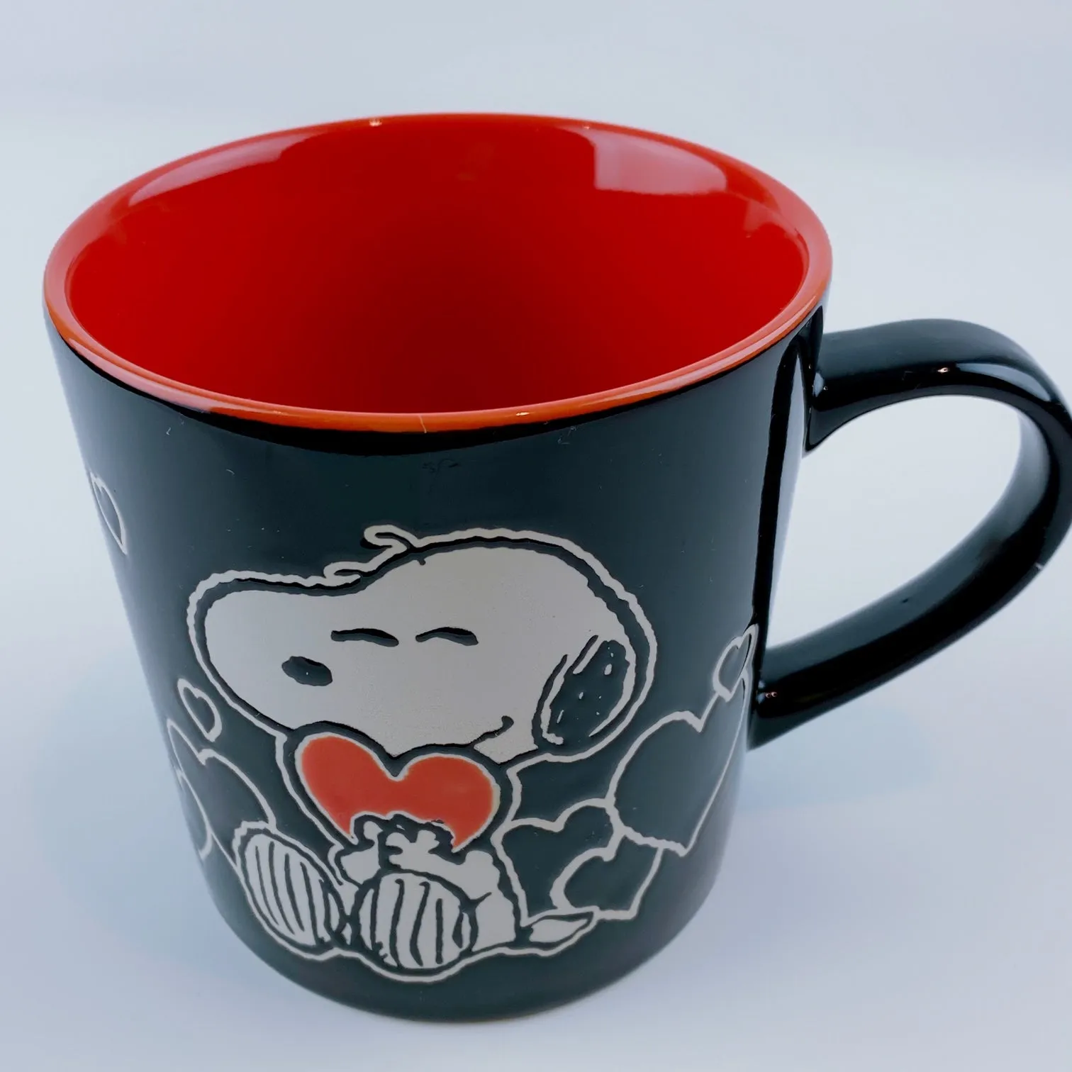 Peanuts Snoopy & Woodstock Hugging Hearts Ceramic Mug 18oz - Black