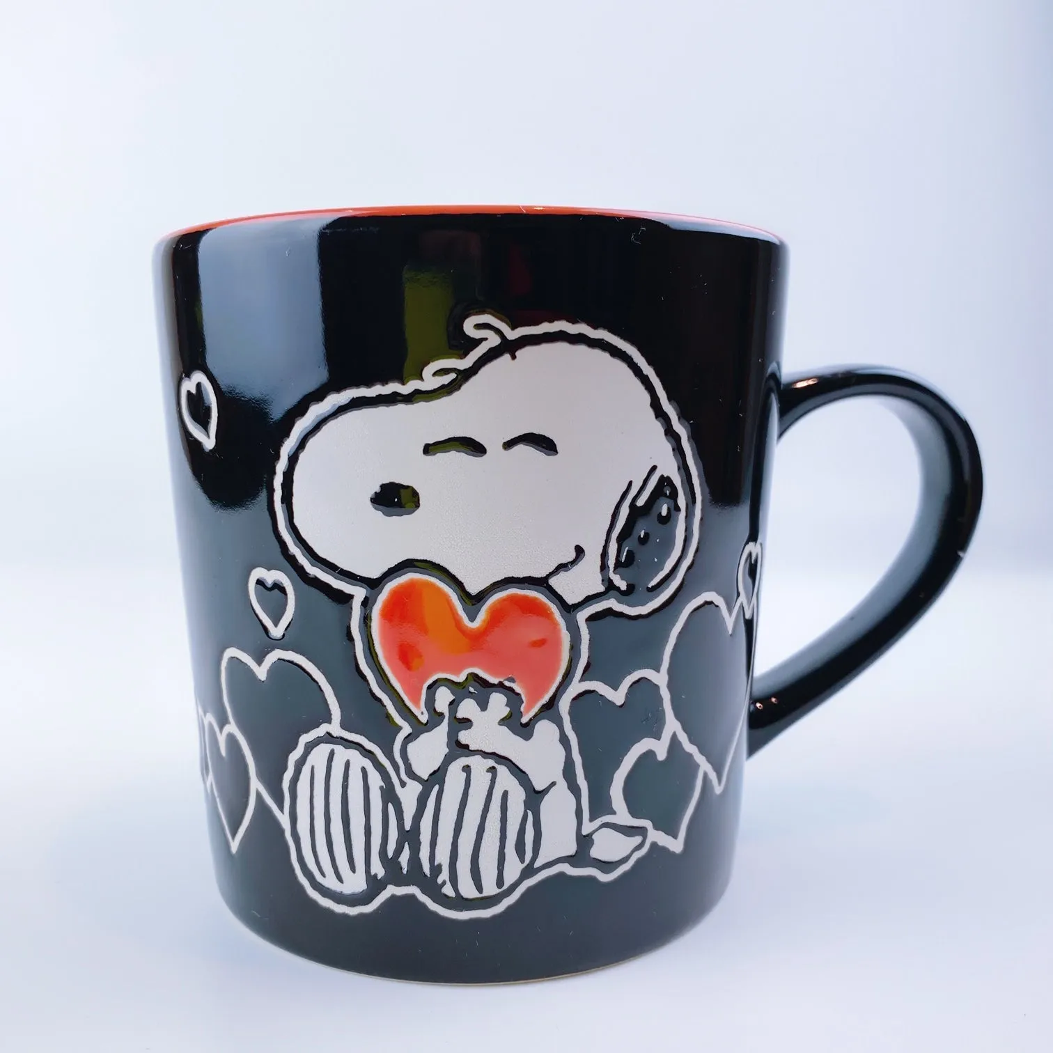 Peanuts Snoopy & Woodstock Hugging Hearts Ceramic Mug 18oz - Black