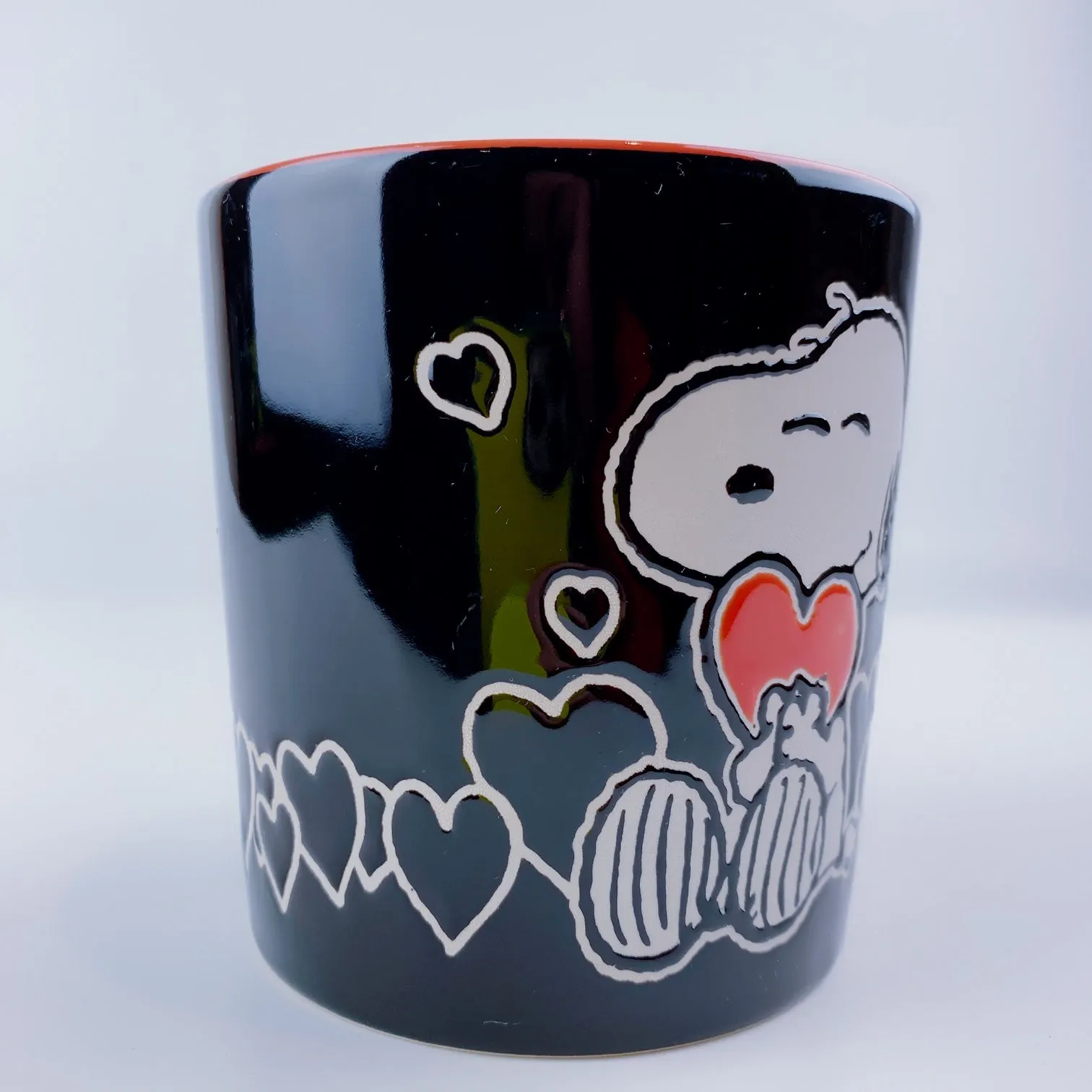 Peanuts Snoopy & Woodstock Hugging Hearts Ceramic Mug 18oz - Black