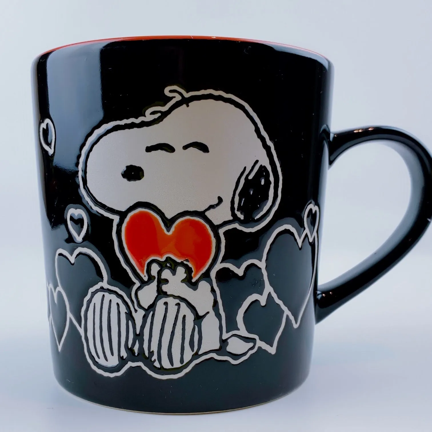 Peanuts Snoopy & Woodstock Hugging Hearts Ceramic Mug 18oz - Black