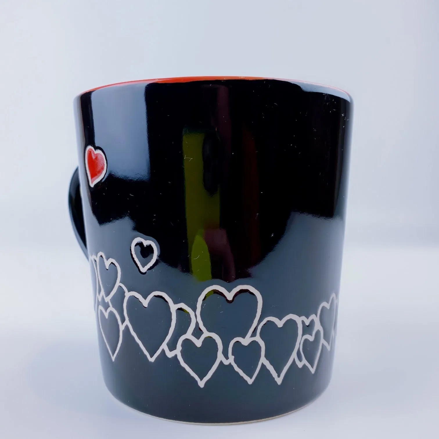 Peanuts Snoopy & Woodstock Hugging Hearts Ceramic Mug 18oz - Black