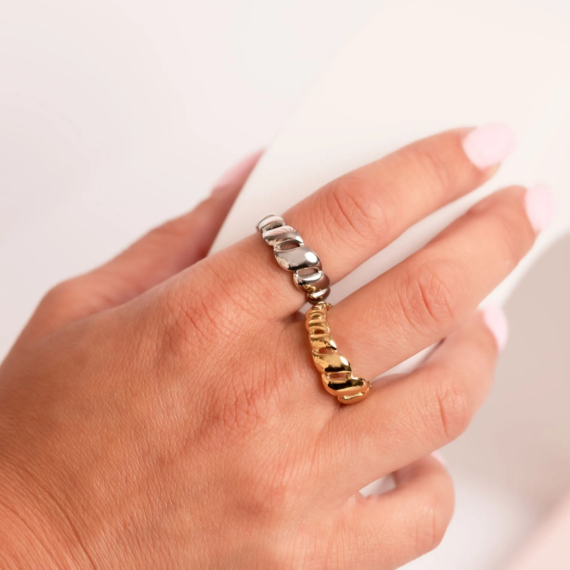 Pretzel ring gold